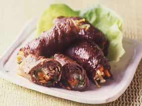 牛肉の野菜巻きわさびソース