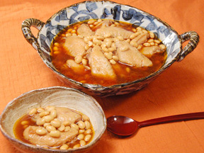 手羽先と大豆の韓国風煮込み