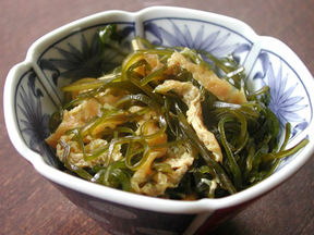 切り昆布と油揚げの炒り煮
