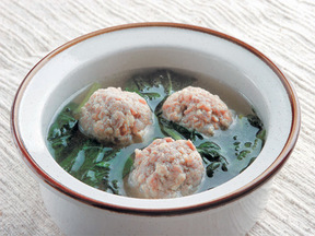 豆腐団子とホウレンソウの中華風スープ
