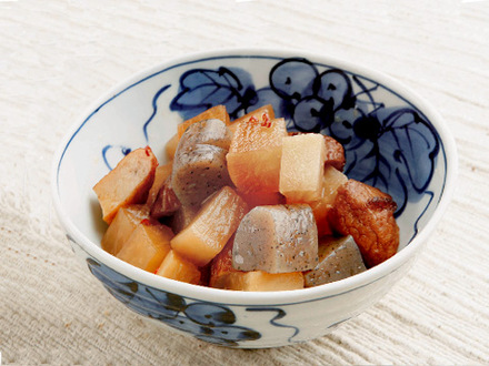 ダイコンとコンニャクとさつま揚げのサイコロ煮