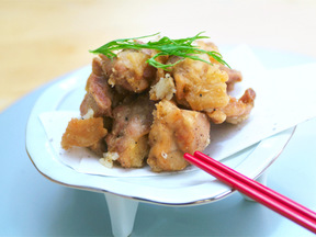マヌルチキン（ニンニク味の鶏唐揚げ）