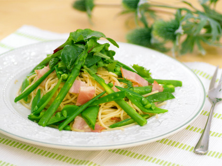 ベーコンとグリーン野菜のパスタ