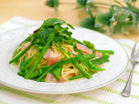ベーコンとグリーン野菜のパスタ
