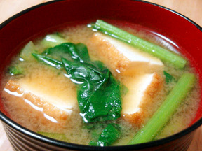 厚揚げと小松菜の味噌汁