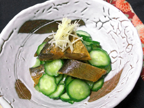 アユの甘露煮とキュウリの酢の物