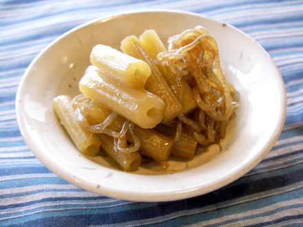 フキと糸こんにゃくの煮物