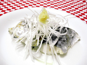電子レンジで簡単！サワラの中華香味ソース
