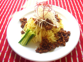 ジャージャー麺