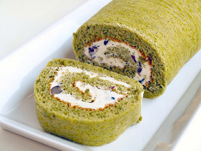 抹茶のロールケーキ