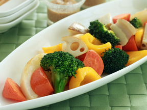 蒸し野菜のソテー　ピーナッツだれ添え