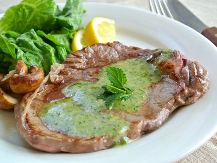 牛肉のグリル ミントソース