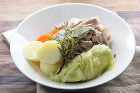 豚バラ肉と野菜のハーブ蒸し