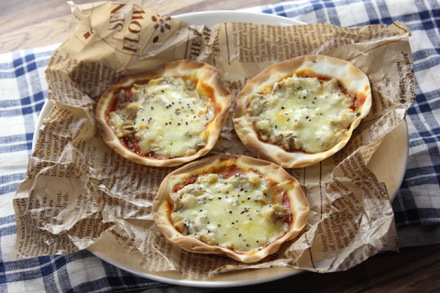 餃子の皮のきのこピザ