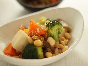豆と野菜のホットサラダ