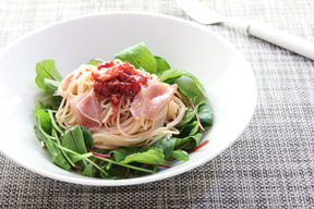 イチゴのスパゲッティサラダ