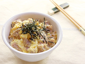 ツナ玉丼