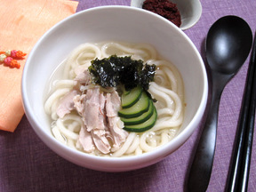 鶏煮込みうどん（タッカルグクス）