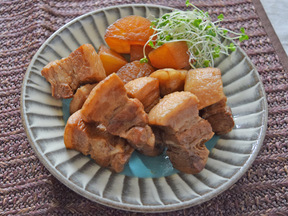 おからで下ゆで豚角煮