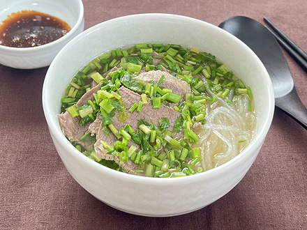 セリと牛肉のスープ（ミナリコムタン）