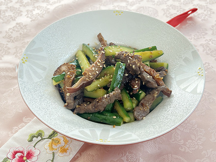 キュウリと牛肉の炒め物（オイカプチャングァ）