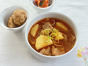 豚肉とジャガイモのコチュジャンスープ