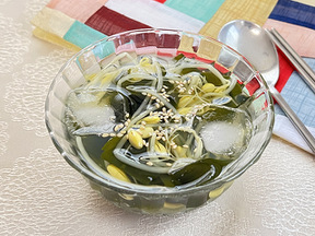 豆もやしとワカメの冷汁（コンナムルミヨクネングッ）